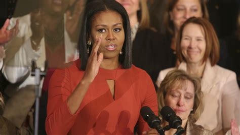 michelle obama gives this necklace to all her friends