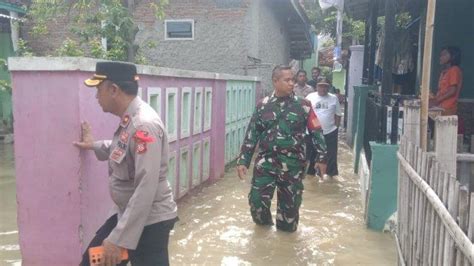 ratusan rumah terendam banjir  pamanukan subang akibat luapan sungai