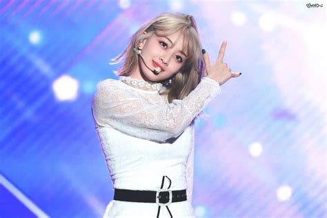 8 Potret Cantik Jihyo Twice Dengan Rambut Blonde Makin Glowing Bikin