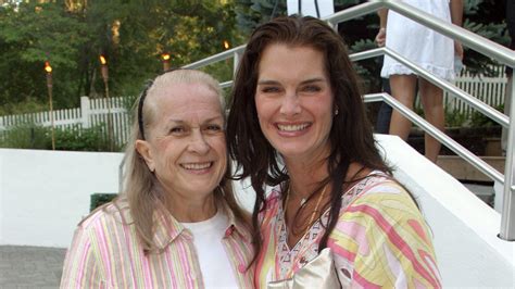 brooke shields mom teri dies in manhattan