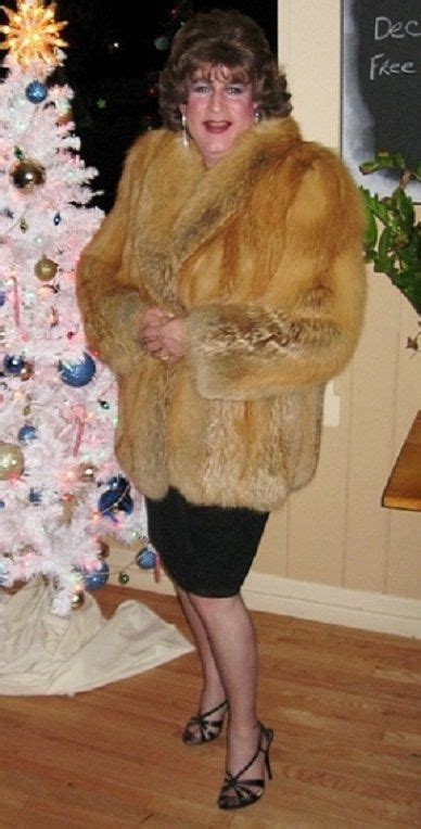 pin by furluvva furever on furs and gurls 3 in 2020 fashion fur coat
