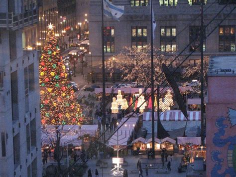 daley plaza christmas tree pre christmas christmas chicago