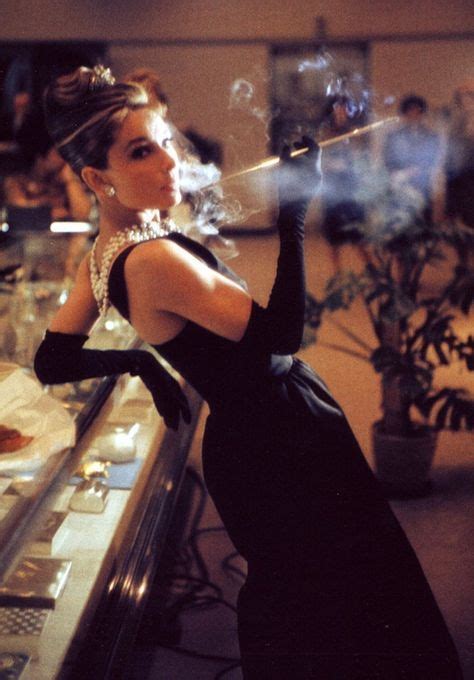 Die Besten 25 Audrey Hepburn Rauchend Ideen Auf Pinterest