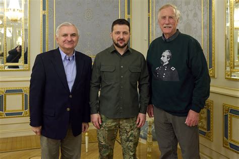 Zelensky Se Reunió Con Senadores De Eeuu En Kiev Para Abordar La
