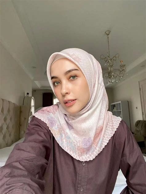 8 Tren Gaya Hijab Untuk Lebaran 2023 Dari Ayana Moon Hingga Shireen