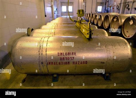 chlorine gas cylinder  res stock photography  images alamy