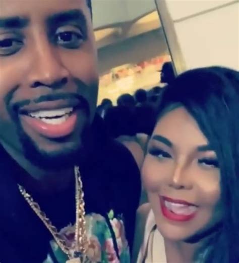 watch safaree and lil kim put past issues aside pose it