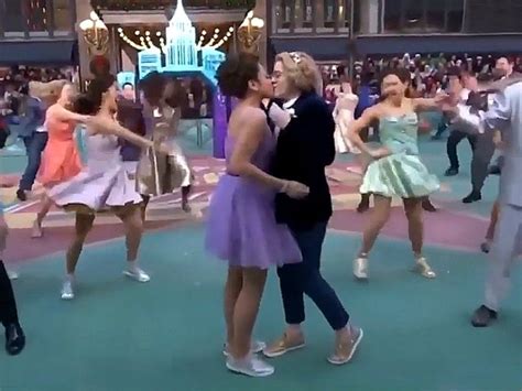 Watch Macy S Thanksgiving Parade Features First Same Sex Kiss In