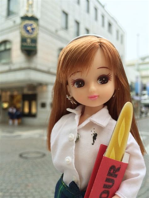 リカちゃん 公式 ♬ On Twitter 今日は横浜の元町におでかけ♡ 素敵な街並みよね♪「横浜人形の家」にもいってきたよ！世界中のお
