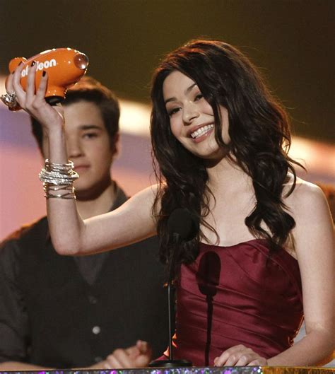 Icarly Pokes Fun At Homeless Throws Hobo Party Huffpost