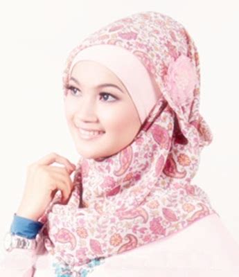update koleksi model jilbab segi empat terbaru
