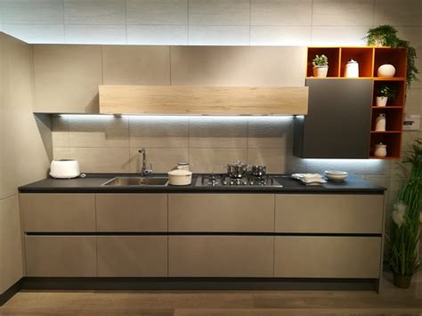 La ditta foster propone dei modelli di lavelli ad angolo in acciaio. Cucina ad angolo moderna Start time j Veneta cucine a prezzo scontato