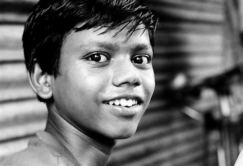 smile   working young man india boxman fotologue