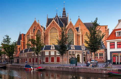 amsterdam   church  oude kerk towers    flickr