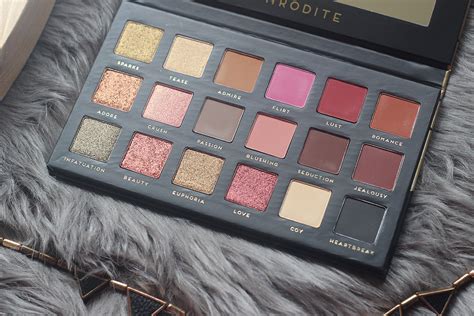 rose bild huda beauty rose gold palette dupe hush