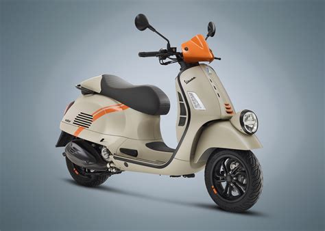 vespas  powerful scooter shown  put dolce vita  fast  autoblog