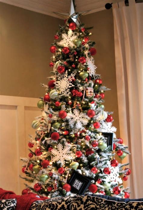 cool  flocked christmas tree decor ideas suitable  special moment