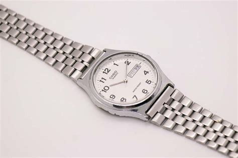 Vintage 1990s Casio Stainless Steel Classic Watch For Men And Women