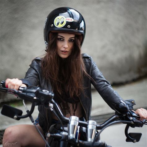 Pin By Sergo On Girls And Motorcycles Biker Chic Motorcycle Girl