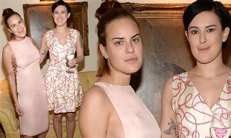 Tallulah Willis Flashes Sideboob As She Watches Sister Rumer Perform In