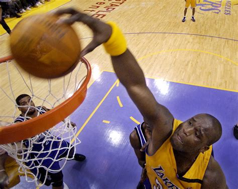 shaq hammered a two handed slam after charles barkley doubted his