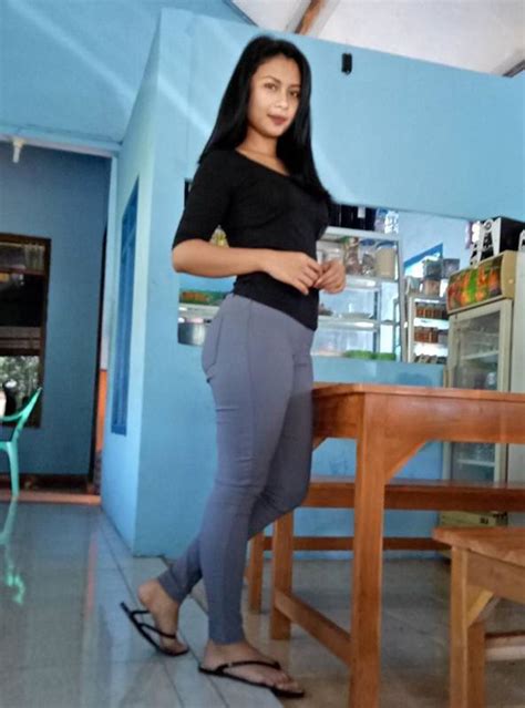 Foto Seksi Andita Lela Karlita Pelayan Cantik Warung Kopi