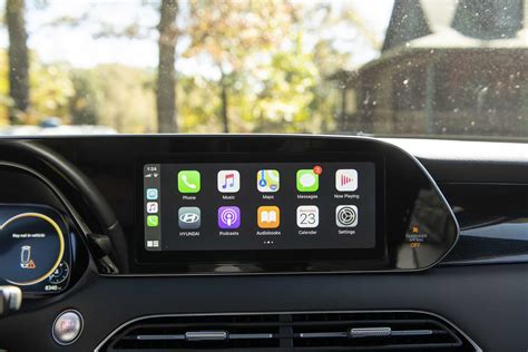 apple carplay works   safer iphone   car
