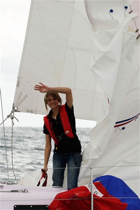 teen solo sailor jessica watson sets sail on world voyage