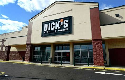 dick s sporting goods is leaving buckland hills in manchester