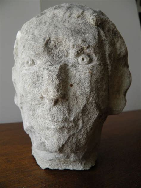 groot hoofd  kalksteen uit de griekse periode hoogte  mm groot
