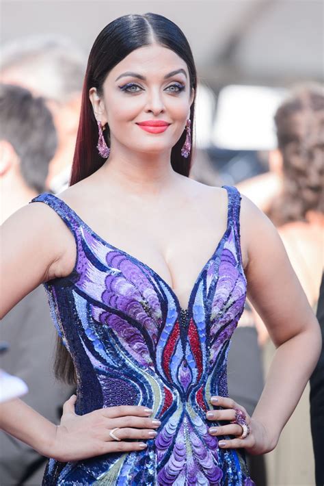 Aishwarya Rai Hot Cleavage Photos Girls Of The Sun