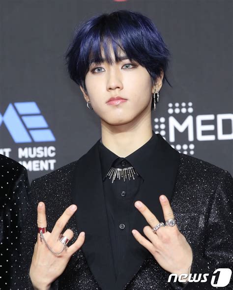 idols  absolutely crushed  blue hair  koreaboo