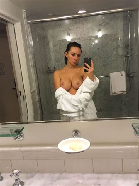 Emma Mcvey Topless 2 Photos The Fappening