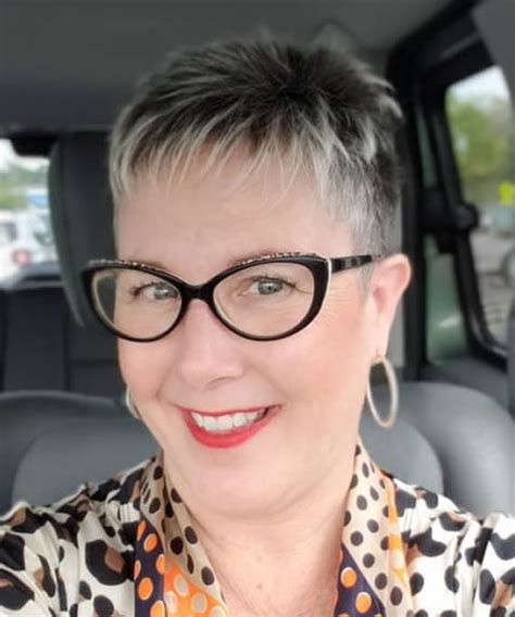 impressive short hairstyles for women over 50 with glasses images