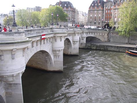 paris  love pont neuf   square du vert galant