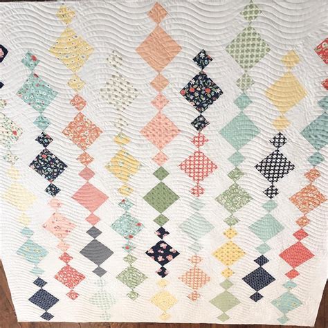 chandelier quilt     favs pattern  atlellaboutique