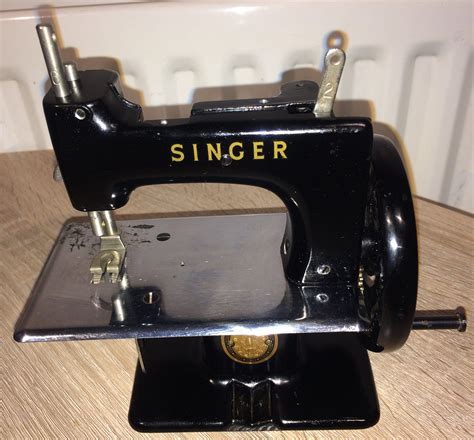 antiquevintage singer  miniaturetoy sewing machine antique singer sewing machine vintage