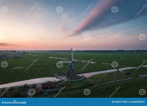 aerial view  ancient windmills  dusk oud alblas  kinderdijk  netherlands stock photo