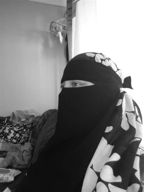 Pin By Sarah Hashim On Niqab Modest Fashion Hijab Veiled Woman