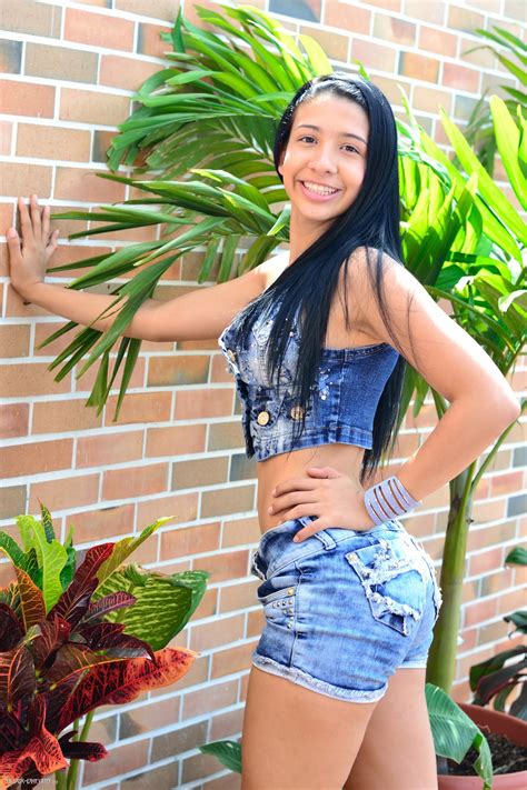 Ttl Model Teen Ttl Model Yeraldin Gonzalez Shorts Jeans