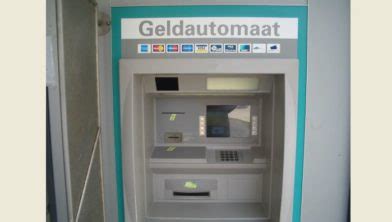 abn amro sluit geldautomaat aan de westerkade  groningen groningen