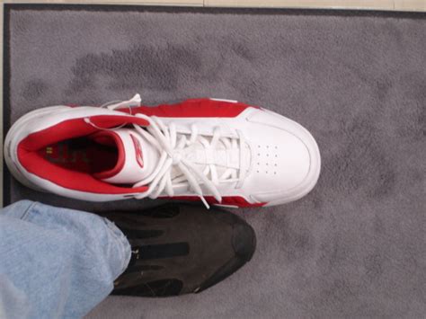 Yao Ming S Shoe Yao Ming Has Big Feet He Wears A Size