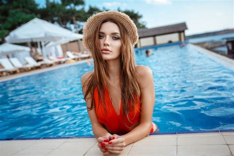 Premium Photo Elegant Sexy Woman In The Orange Bikini On The Sun