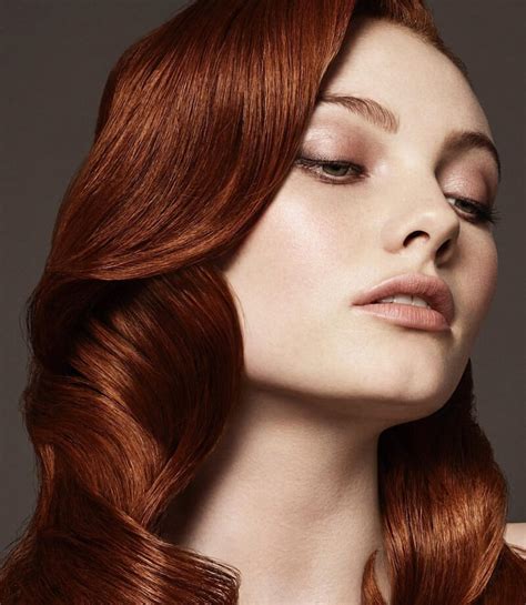 I capelli rossi, rari in natura, sono da sempre associati ad una bellezza. Capelli rossi, tutte le sfumature e tipi di rosso per l'inverno 2019