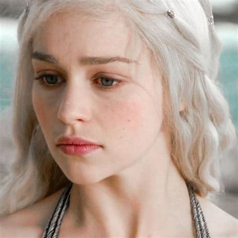 Pin By Faded Sparks On Emilia Clarke Emilia Clarke Daenerys Targaryen