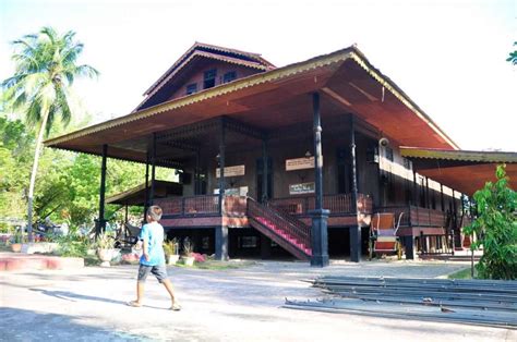 rumah adat gorontalo beserta penjelasannya