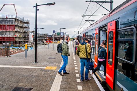 nieuwe ns stations boskoop snijdelwijk en waddinxveen triangel zijn  trek foto adnl