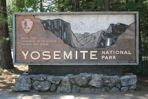 sign national park yosemite  photo  pixabay