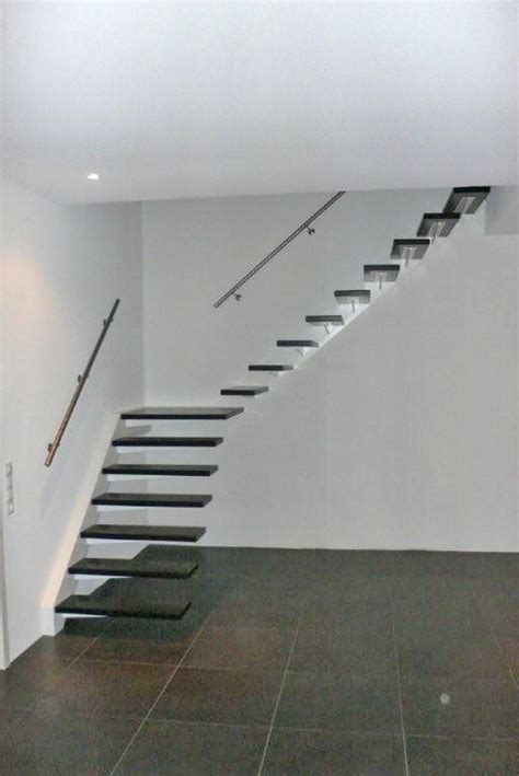 vrijdragende trap zwart trappenkopennl