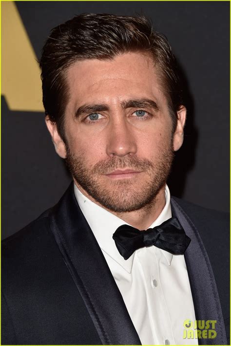 Jake Gyllenhaal Suits Up For Governors Awards 2014 Photo